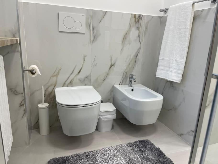 Luxury 1 Bedroom Apartment, Close To San Siro, Fiera And 10 Min Metro To Duomo ميلان المظهر الخارجي الصورة