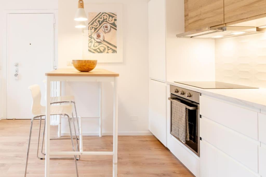 Luxury 1 Bedroom Apartment, Close To San Siro, Fiera And 10 Min Metro To Duomo ميلان المظهر الخارجي الصورة