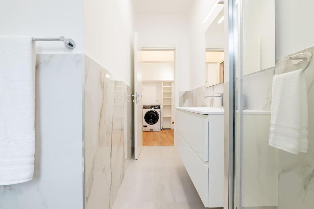 Luxury 1 Bedroom Apartment, Close To San Siro, Fiera And 10 Min Metro To Duomo ميلان المظهر الخارجي الصورة